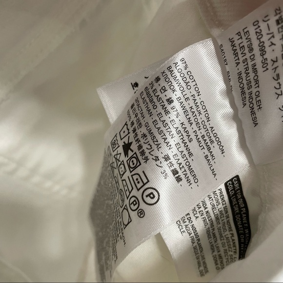 Levi’s Distressed Mid-Length White Shorts - Picture 9 of 9